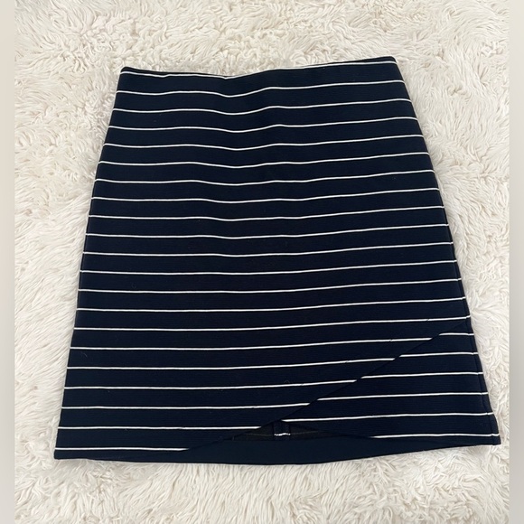 LOFT Dresses & Skirts - LOFT XS Skirt